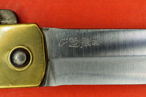 Gros plan NAGAO HIGONOKAMI couteau de poche japonais AOGAMI laiton 120mm Japon