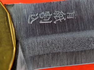 Gros plan signature NAGAO HIGONOKAMI couteau de poche japonais AOGAMI laiton 120mm Japon