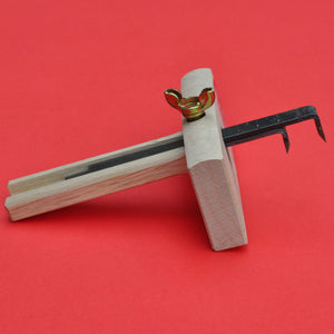 Seitenansicht Japanisches Kebiki Streichmaß mit zwei Anreißstäben Japan Fujiwara Japanisch Werkzeug